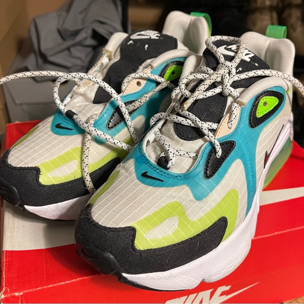 Nike sneakers kids size 4